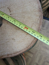 Lade das Bild in den Galerie-Viewer, Hardwood Log Slices 12-14&quot; Diameter 
.

12-14&quot; Diameter, 1-2&quot; thick. Unseasoned. Perfectly Flat.
